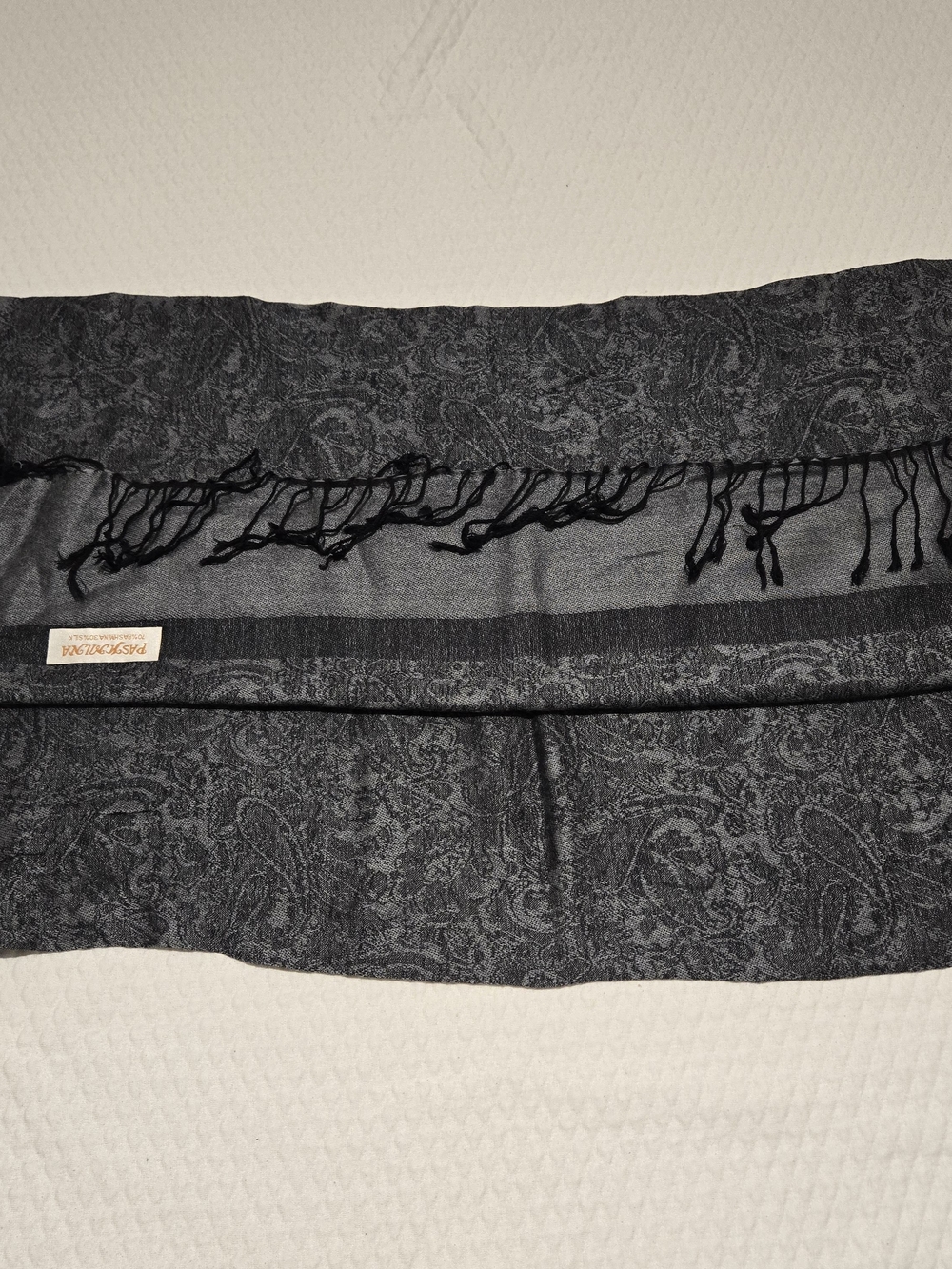 Nwot Paisley Pattern Black Gray Fringe Pashmina Scarf